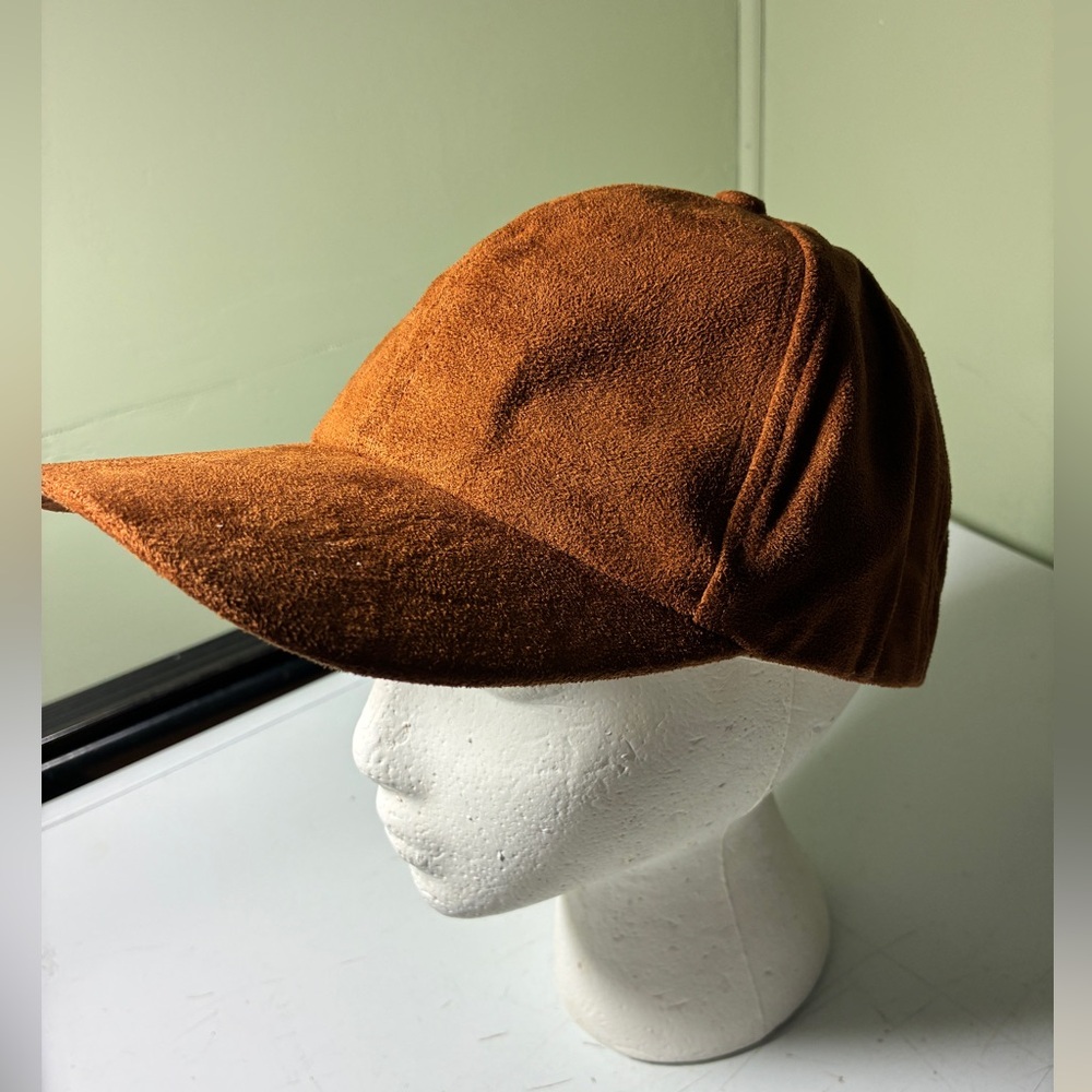 Brown brown baseball cap with a classic six-panel design and a curved brim.